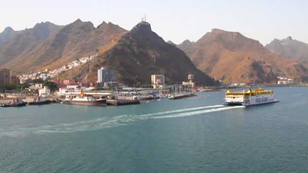 Seaport och snabba passagerar-och godsfärjan. Teneriffa, Spanien — Stockvideo