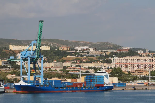 Város, port, konténerszállítók. Marseille, Franciaország — Stock Fotó