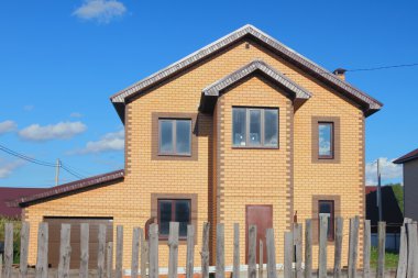 Eski çit ve yeni değil nüfuslu ülke evi