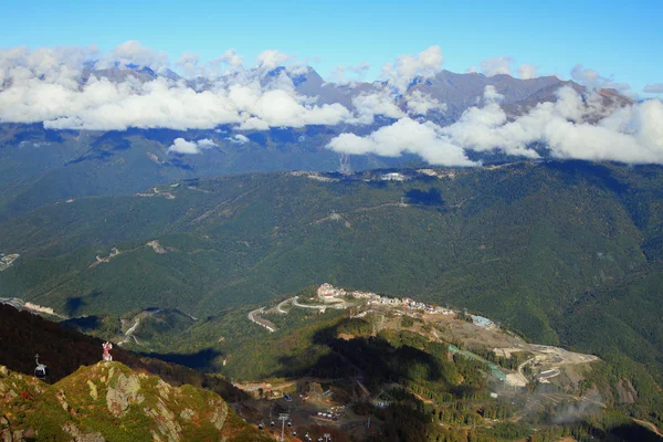 Bergort rosa khutor, Kaukasus. Sotschi, krasnodar krai, russland — Stockfoto