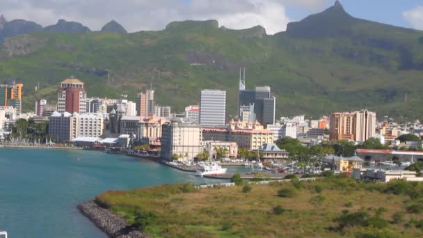 Město na pobřeží moře. Port Louis, Mauricius — Stock video