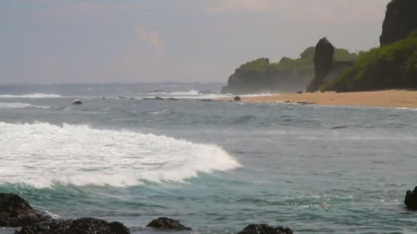波浪对海岸的印度洋。团聚 — 图库视频影像