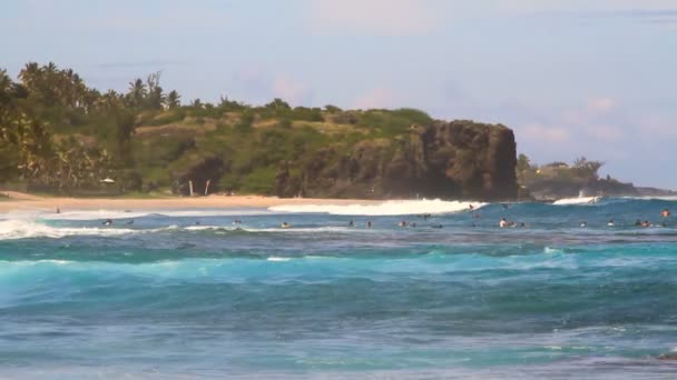 Golven op het strand, Boucan Canot. Reünie — Stockvideo