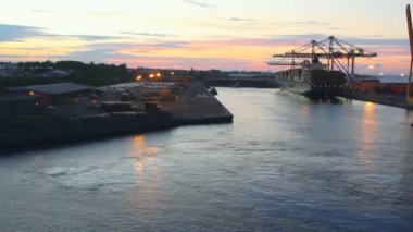 Liman içinde düşüş. Le Port, Reunion