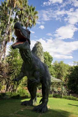Açık duran kükreyen Spinosaurus Perth hayvanat bahçesinde modelini görüntüleyin