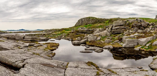 Natuurwaterzwembad Kustlijn Van Fjoloy Buurt Van Fort Historische Site Rennesoy — Stockfoto