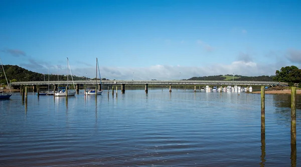 A bridge over the river from Waitangi to Paihia, New Zealand — Stock Photo, Image
