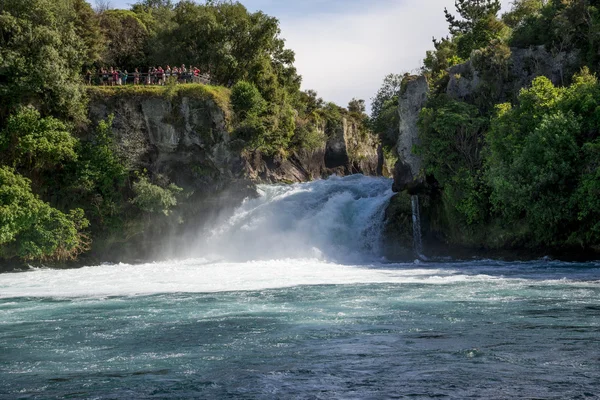 Huka Falls nehirdeki bir görünümünü cruise gemi, Waikato nehir, Taupo, Yeni Zelanda