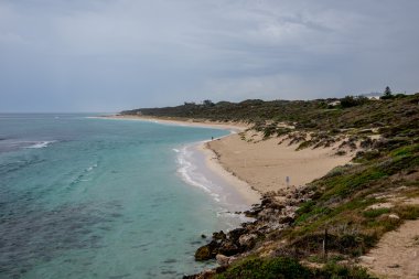 Bir görünümü Yanchep Beach bulutlu havalarda, Batı Avustralya