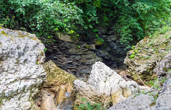 Piedras grandes en cañón — Foto de Stock