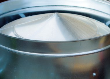 Öğeleri baca bir karton kutu içinde