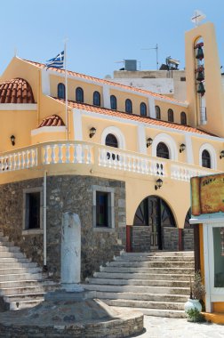 Eski kırık sütun ve iki merdivenler