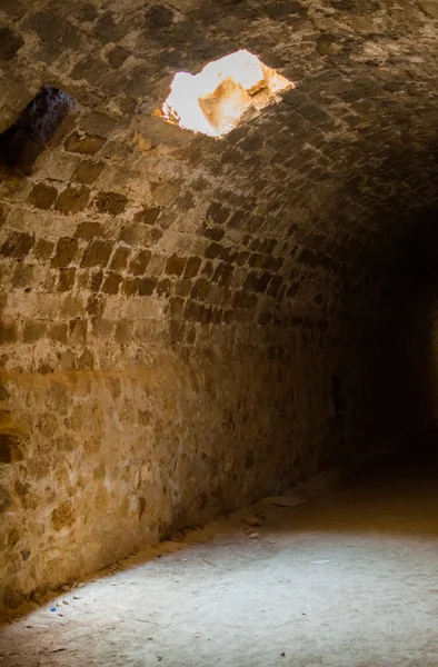 Eski kale içinde yeraltı tüneli — Stok fotoğraf