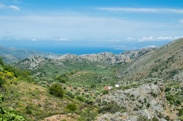 Panoramablick auf Klippen und Berge — Stockfoto