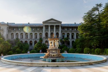 Eski terk edilmiş sanatoryum ve hastane. Sovyet mimarisi. Tarihi bina