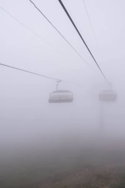 Elevador Cadeiras Uma Região Montanha Verão Vida Estância Esqui Verão — Fotografia de Stock