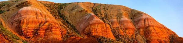 Gran Montaña Bogdo Afloramientos Arenisca Roja Las Laderas Montaña Sagrada —  Fotos de Stock