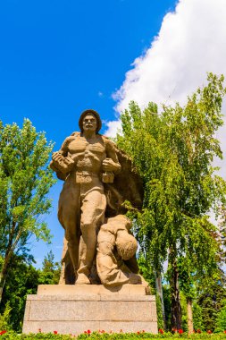 VOLGOGRAD, RUSSIA - 26 MAY 2019: Sculpture of warriors in Mamayev Hill, Russia clipart