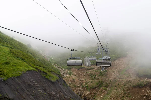 Elevador Cadeiras Uma Região Montanha Verão Vida Estância Esqui Verão — Fotografia de Stock