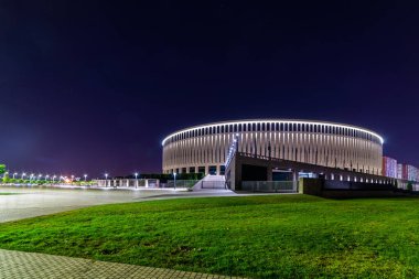 Rusya 'nın Krasnodar kentindeki Gece Şehir Parkı. Park aynı tasarım tarzında yapılmıştır ve birçok geometri ve ritim içerir..