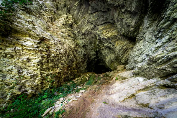 Вход Темную Пещеру Горной Местности — стоковое фото