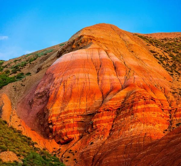 Gran Montaña Bogdo Afloramientos Arenisca Roja Las Laderas Montaña Sagrada —  Fotos de Stock