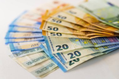 Avro banknotları ve Rus rublesinin geçmişi. Para birimi oranı.