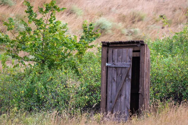 Old wooden toilet Camping in a village among the trees and bushes. — Stock Image Old Wooden Toilet Camping Village Trees Bushes Stock Image