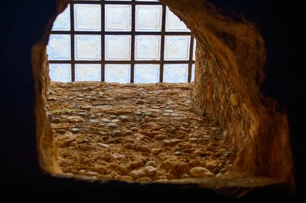 Altes Fenster Gebäude Mit Querstreben Fenster Unerwünschtes Eindringen Vermeiden — Stockfoto