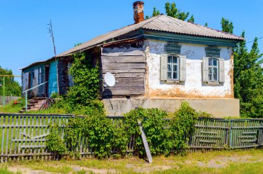 Kırsalda tipik bir köy evi..