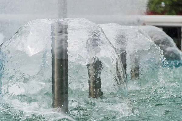 Acqua Caduta Congelata Nella Fontana — Foto Stock