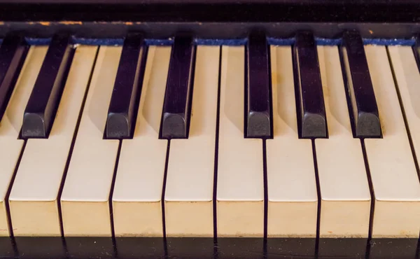 Primer Plano Del Teclado Piano Viejo — Foto de Stock