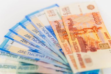 Dağıtılmış ruble para birimi banknotları, para kapatma görünümü.