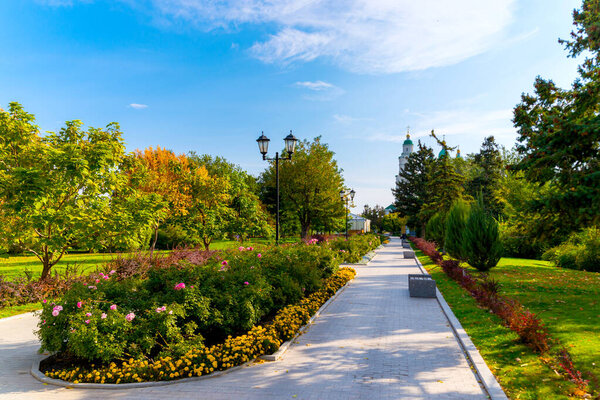 Успенский собор и колокольня Кремля в Астрахани, Россия.