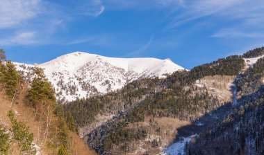 Rusya 'da kaya ve karlı kış manzarası