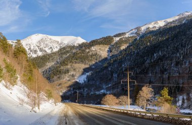 Rusya 'da kaya ve karlı kış manzarası