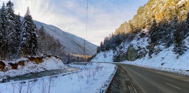 Rusya 'da kaya ve karlı kış manzarası
