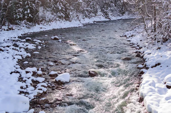 Paisaje Con Río Montaña Invierno Frío — Foto de Stock