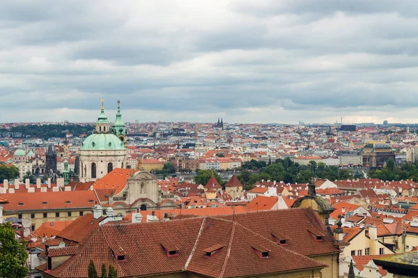 Brutta Giornata Nuvolosa Praga Tetti Rossi Nella Città Praga Vista — Foto Stock