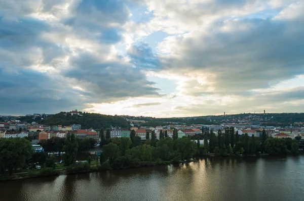 Uma Bela Vista Para Praga Durante Pôr Sol Dia Tempestuoso — Fotografia de Stock