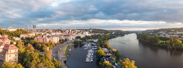 Una Bonita Vista Panorámica Río Praga Moldava Durante Puesta Del — Foto de Stock