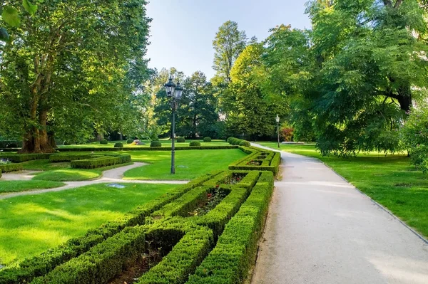 Sendero Paisaje Verde Del Parque Por Noche Hluboka Nad Vltavou — Foto de Stock