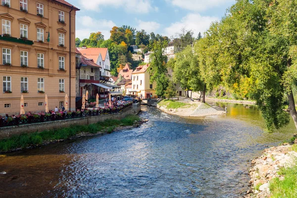 Çek Cumhuriyeti Nin Vltava Nehrinin Kıyısındaki Tarihi Cesky Krumlov Kasabasından — Stok fotoğraf