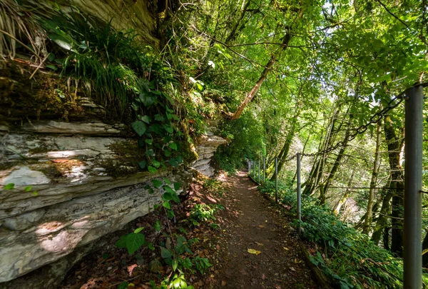 Texturen Van Verschillende Steenlagen Aan Muur Wandelpad — Stockfoto