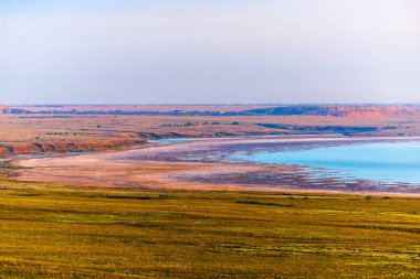 Astrakhan oblast 'taki Baskunchak ekzotik tuz gölü, Rusya.