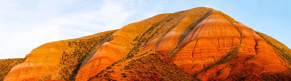 Grande Montanha Bogdo Camadas Arenito Vermelho Afloram Nas Encostas Montanha — Fotografia de Stock