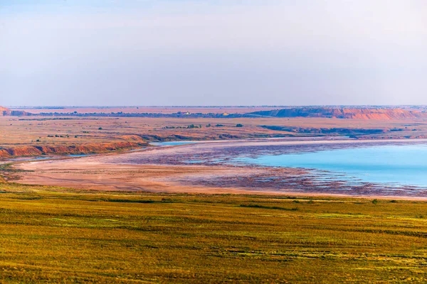 Astrakhan oblast 'taki Baskunchak ekzotik tuz gölü, Rusya.