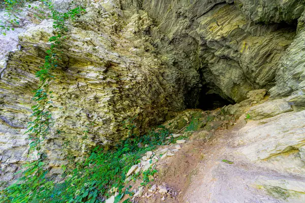 Entrada Cueva Oscura Zona Montañosa —  Fotos de Stock
