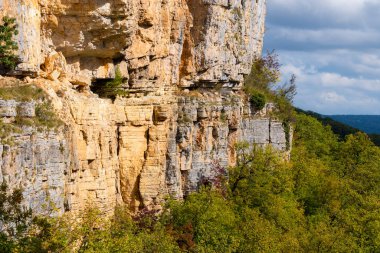 Kanyonda katmanlı yamaç yüzeyi, yakın görüş