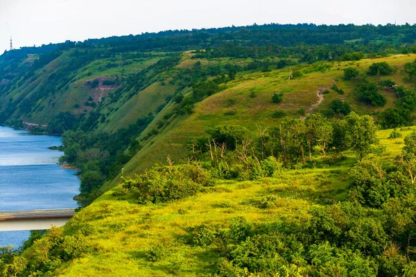 唐河全景 草原海岸 河岸上的峡谷 — 图库照片